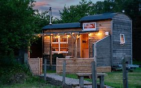 Ailsa- Enchanting Tiny House With Wood Burner And Hot Tub In Cairngorms